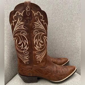 ARIAT- Heritage Western J-Toe Wingtip boots size 10B